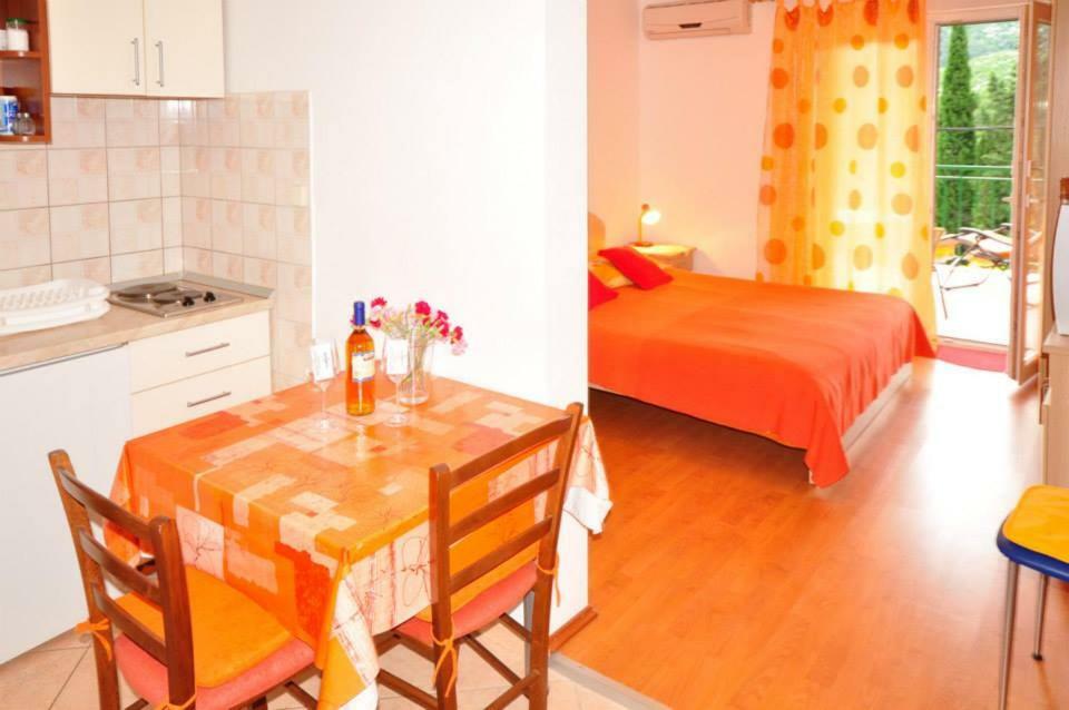 Apartments Franic Плоче Экстерьер фото